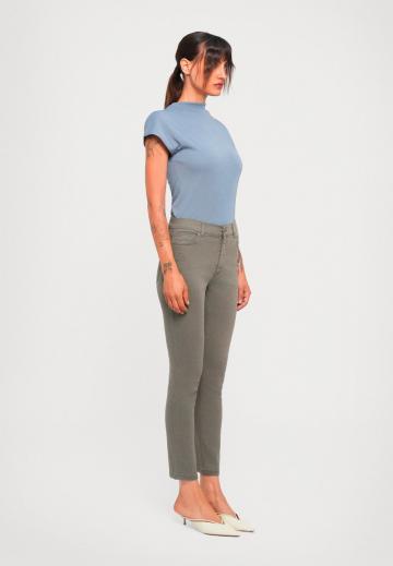 Узкие джинсы