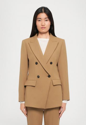 Блейзер с накладными карманами