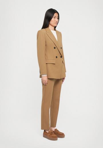 Блейзер с накладными карманами