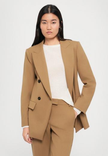 Блейзер с накладными карманами