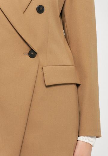 Блейзер с накладными карманами