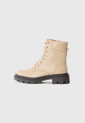 Ботинки на шнуровке