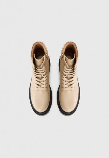 Ботинки на шнуровке