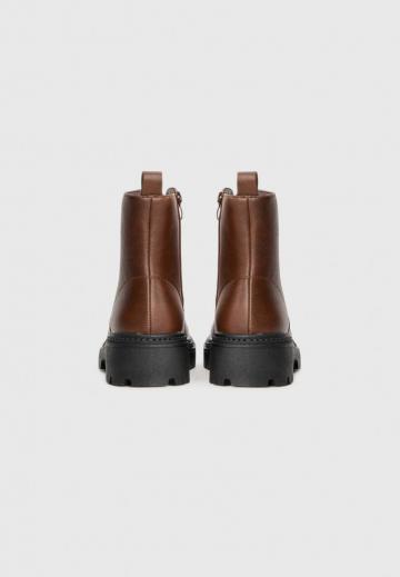 Ботинки на шнуровке