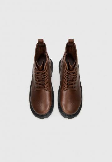 Ботинки на шнуровке