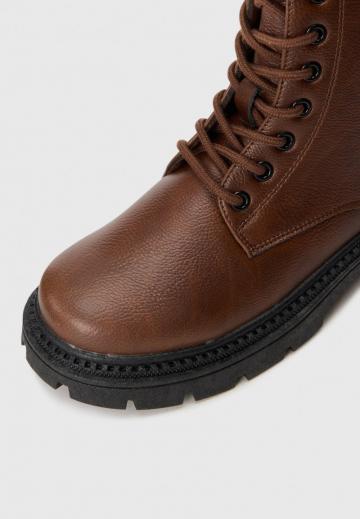 Ботинки на шнуровке