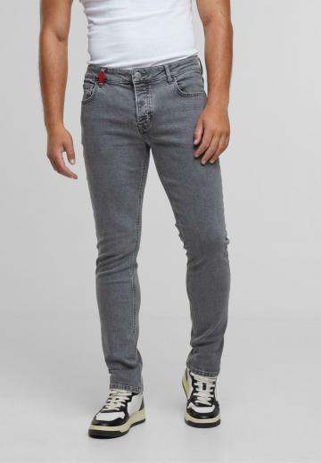 Узкие джинсы