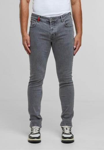 Узкие джинсы