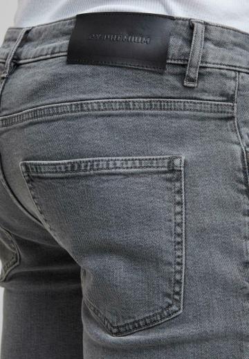 Узкие джинсы