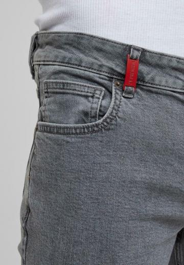 Узкие джинсы