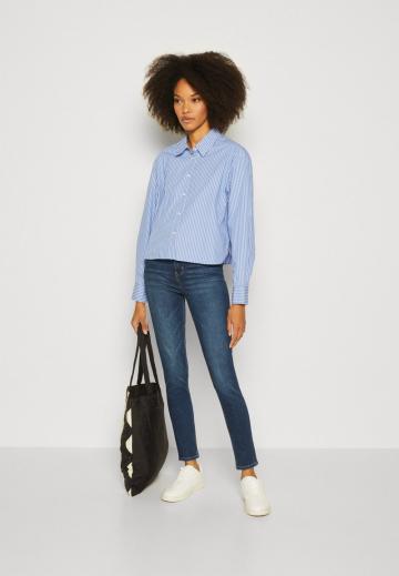 Узкие джинсы