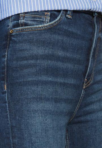 Узкие джинсы