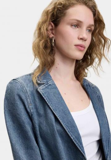 Джинсовая куртка