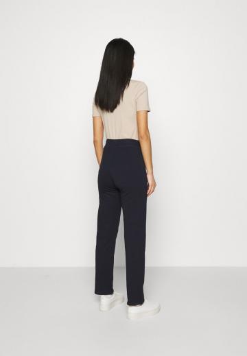 Узкие брюки