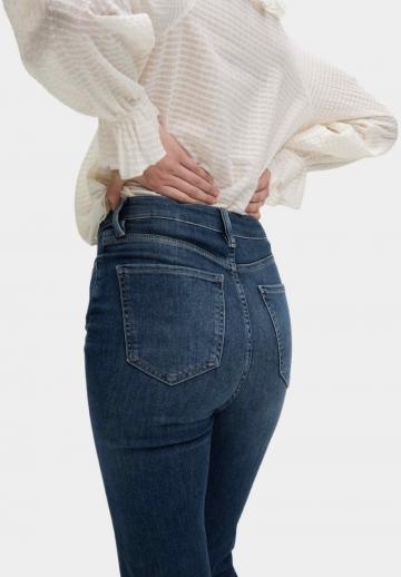 Короткие джинсы