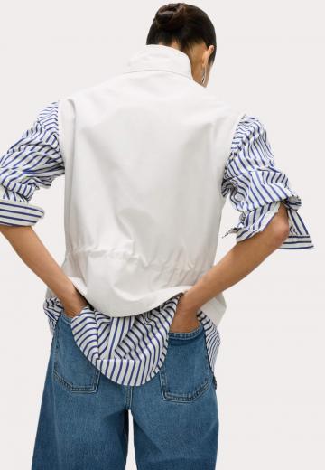 Куртка с накладнымит карманами