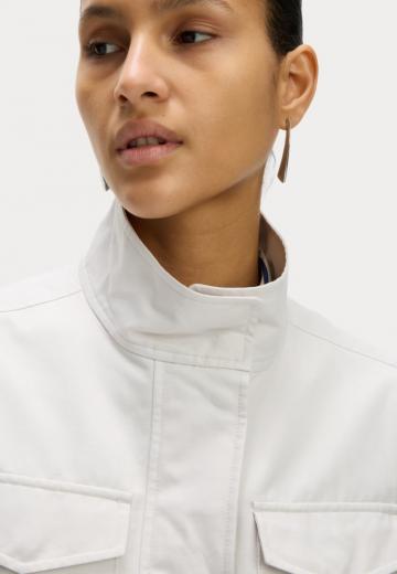 Куртка с накладнымит карманами