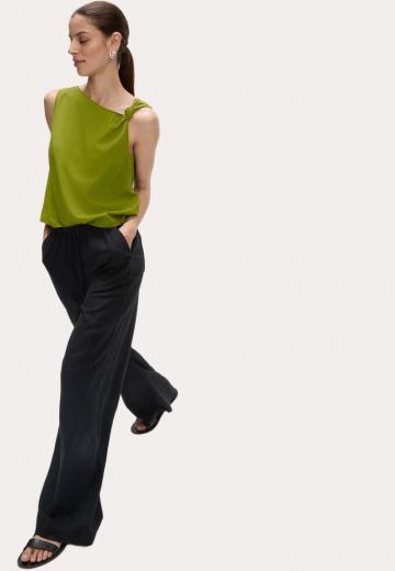 Блузка без рукавов