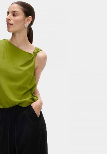 Блузка без рукавов