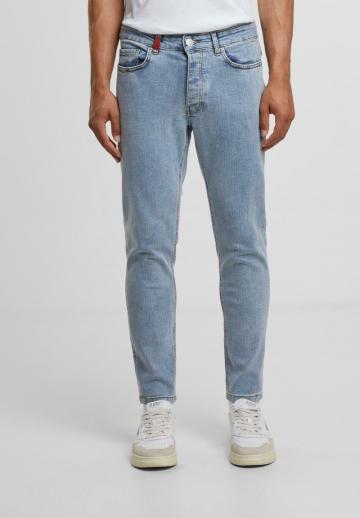 Узкие джинсы