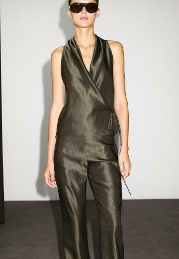 Блузка без рукавов