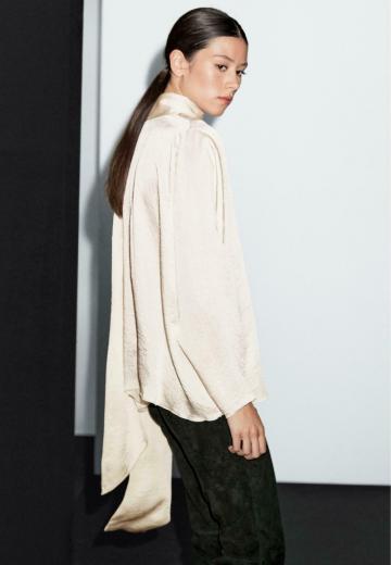 Атласная блузка