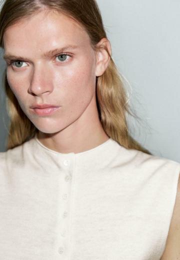 Вязаный жилет