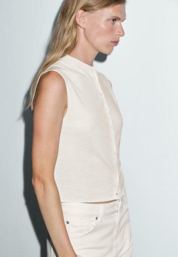 Вязаный жилет