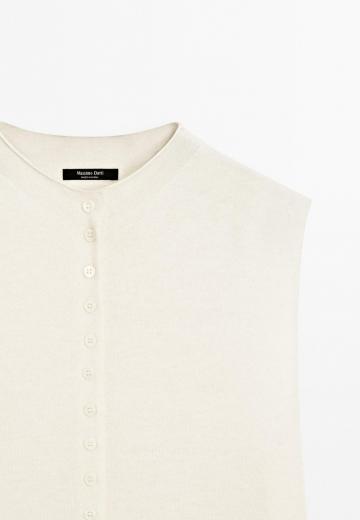 Вязаный жилет