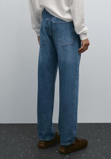 Прямые джинсы