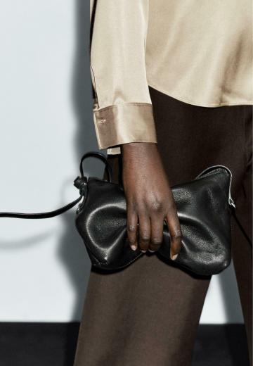 Атласная блузка