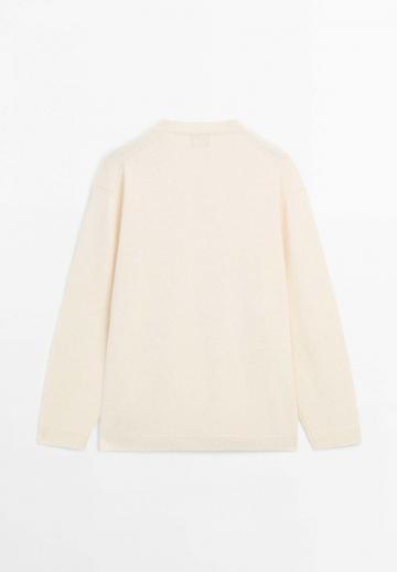 Пуловер с вырезом V