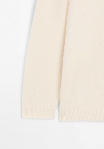 Пуловер с вырезом V