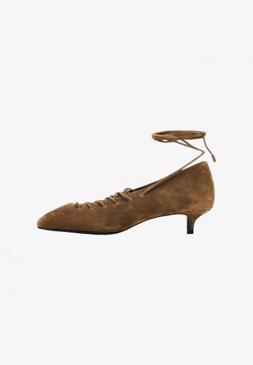 Туфли на шнуровке