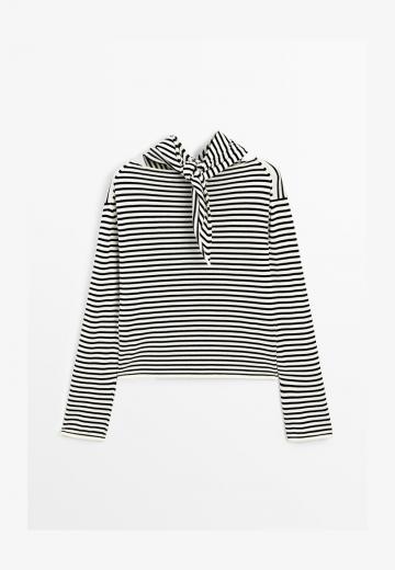 Пуловер в полоску