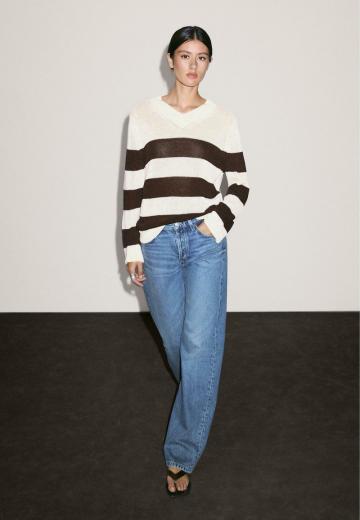 Пуловер с вырезом V