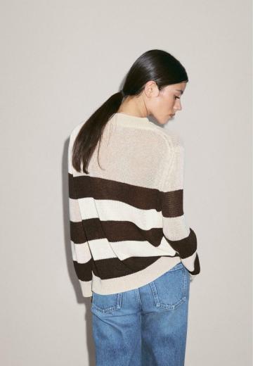 Пуловер с вырезом V