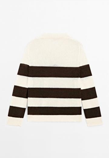 Пуловер с вырезом V