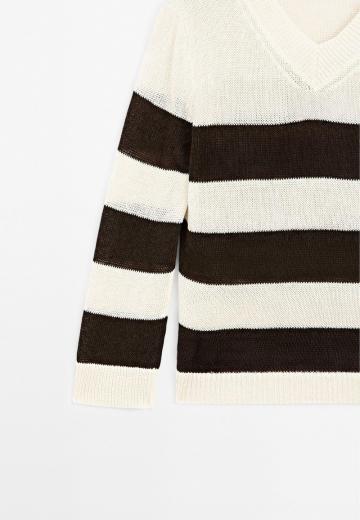 Пуловер с вырезом V