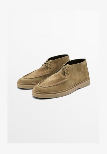 Ботинки на шнуровке