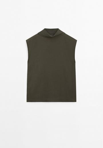 Блузка без рукавов