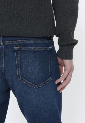 Прямые джинсы