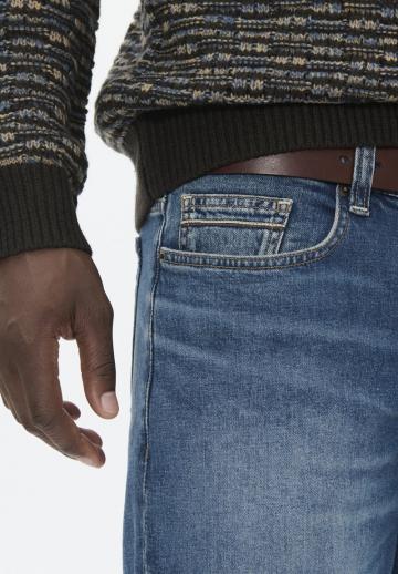 Прямые джинсы