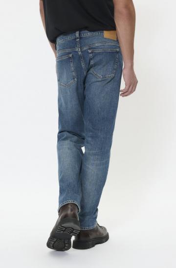 Узкие джинсы