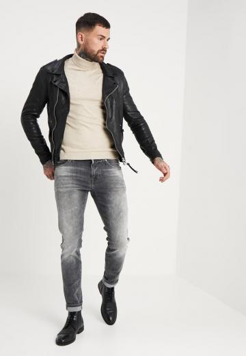 Узкие джинсы