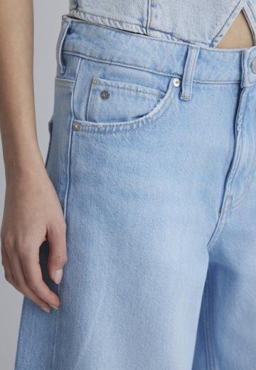 Прямые джинсы