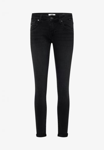 Короткие джинсы