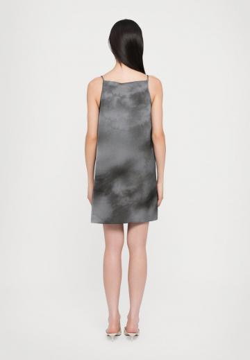 Короткое платье