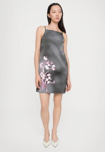 Короткое платье