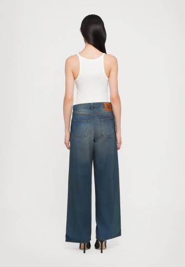 Свободные джинсы